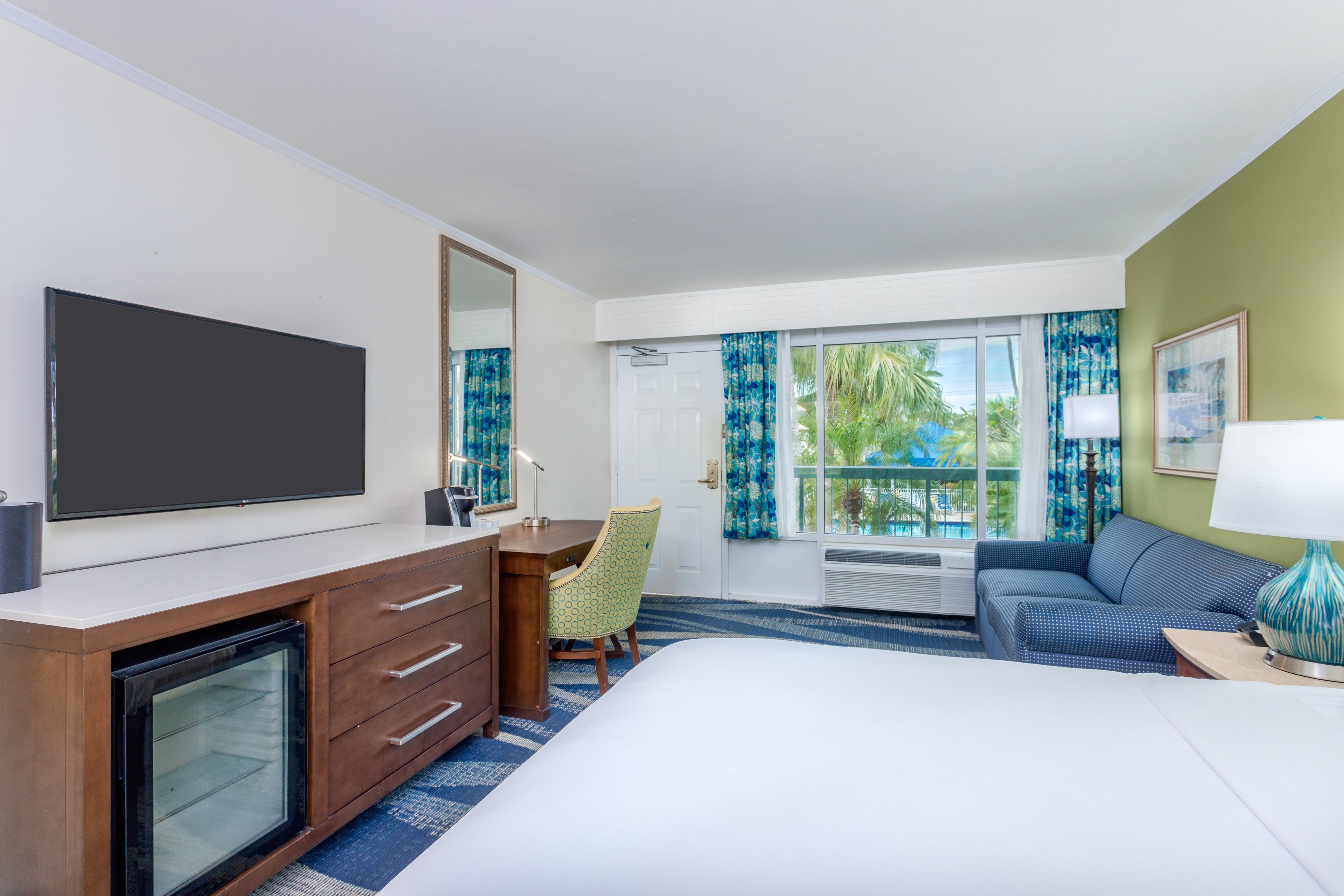 Room, King Bed, Pool Side