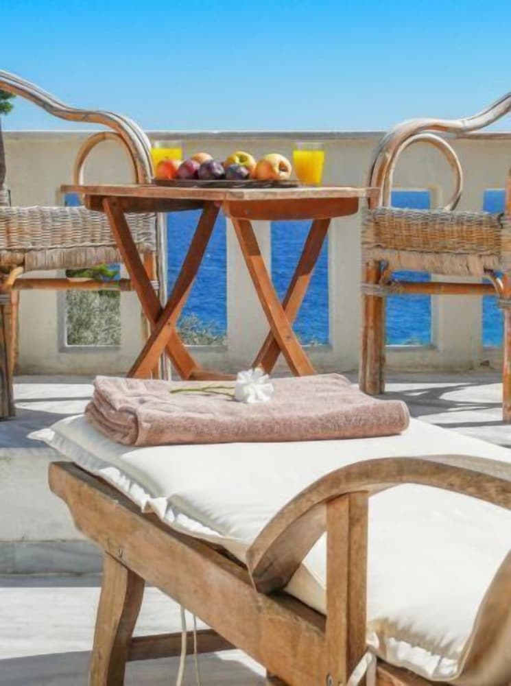 Armonia Bay Hotel 30/48