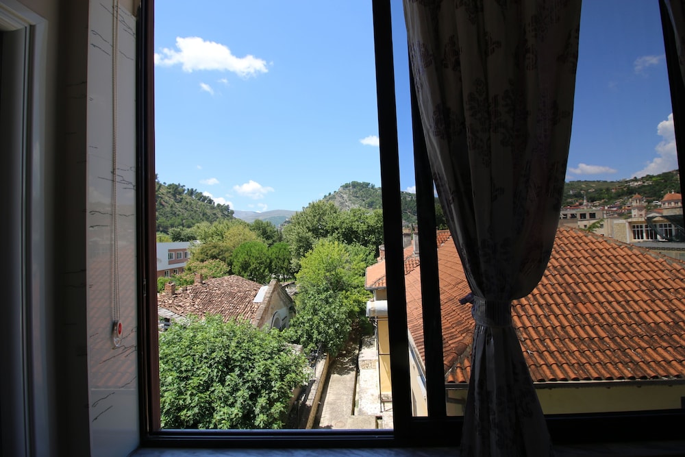 Hotel Orestiada 42/46