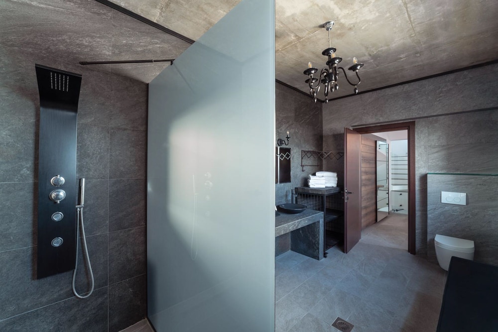 Amara Luxury Villas 48/50