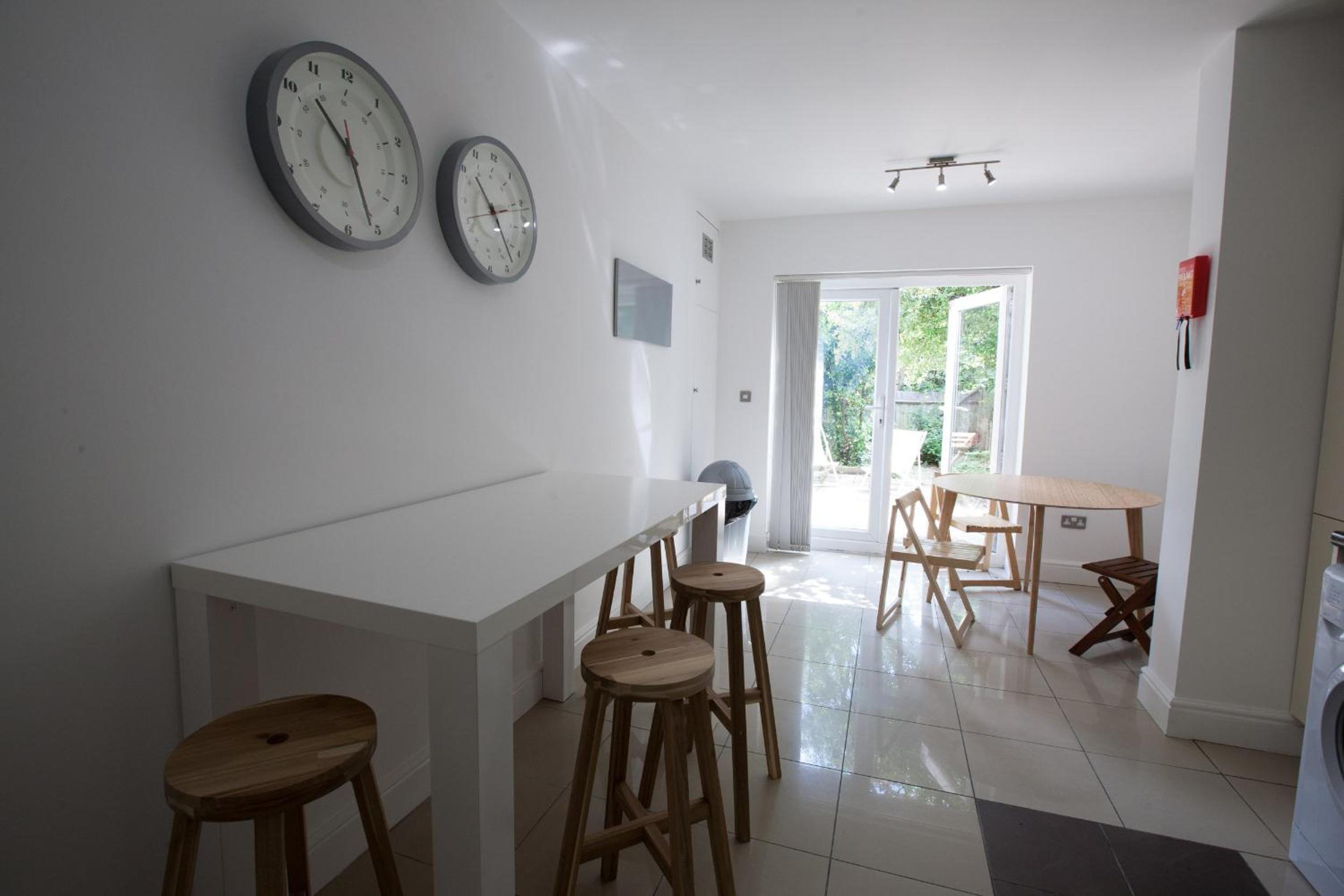 Tooting Rooms & Studio by PrimeCityHosts 7/10