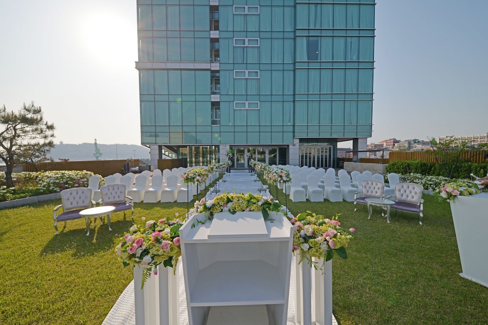 Harbor Park Hotel 49/51