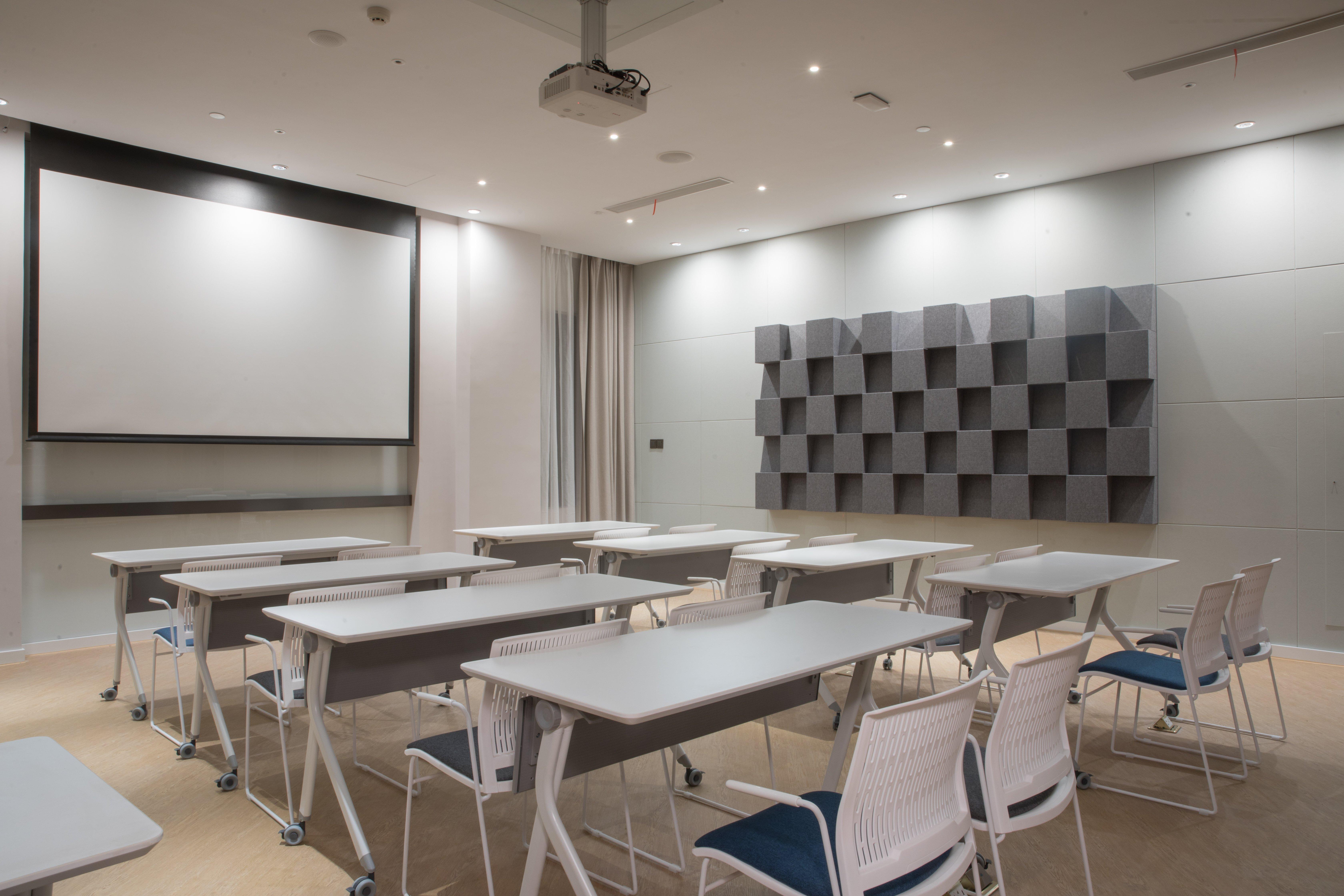 Holiday Inn Express Shanghai Tourism Zone 44/51
