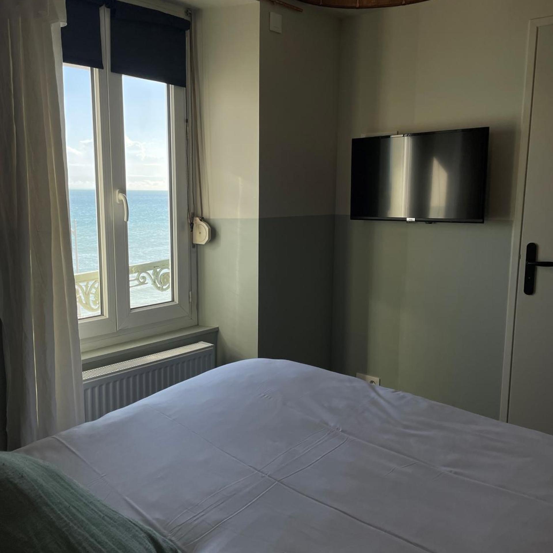 LE BEAU RIVAGE 11/50