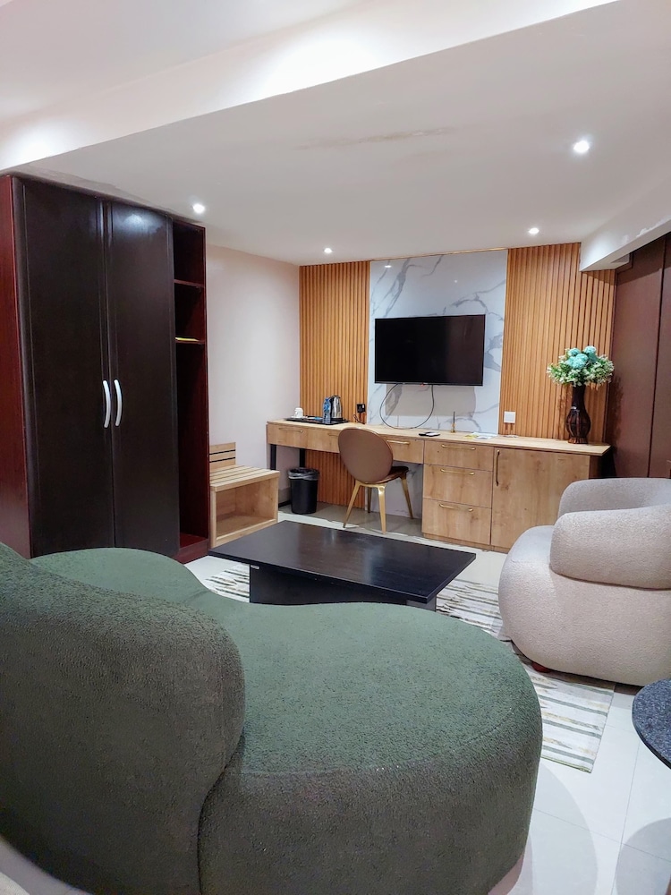 GOLDEN TULIP PORT HARCOURT 66/81