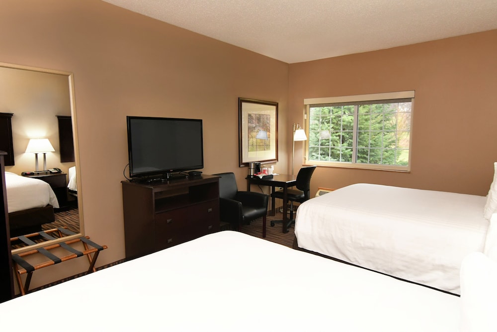 Boulders Inn Amp Suites Denison 10/28