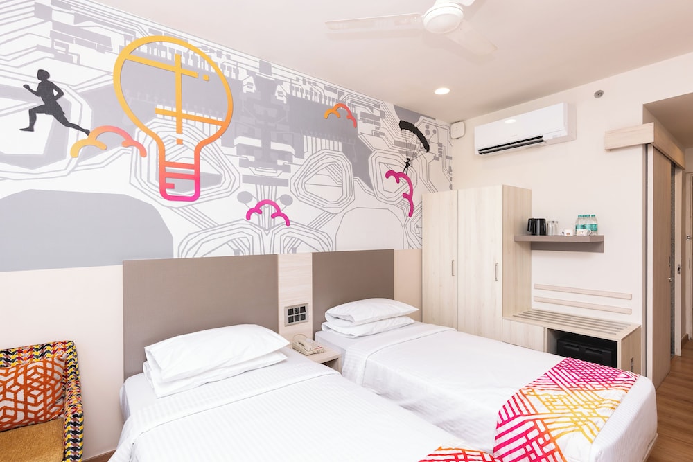 LUXURY, TWIN BEDS