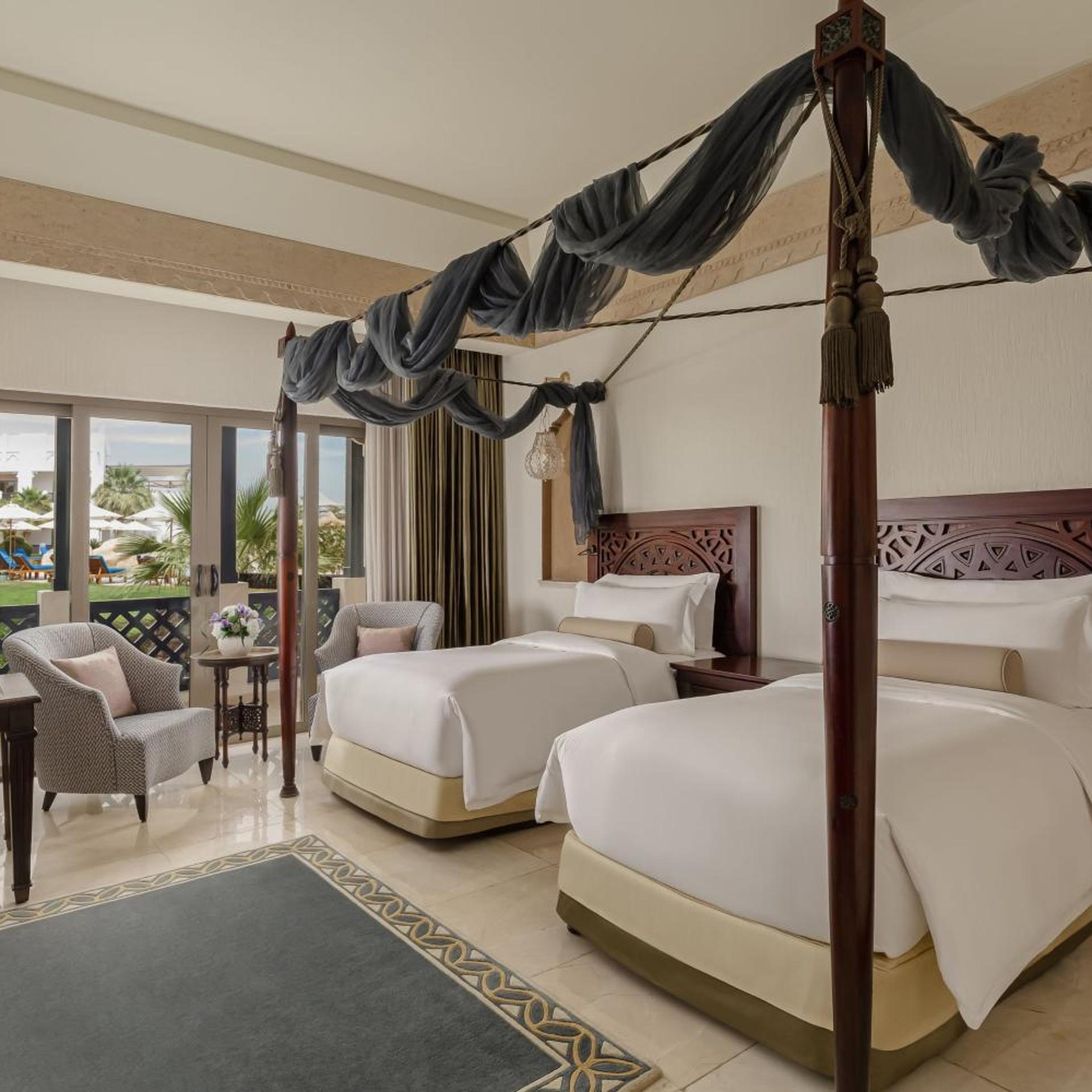 Guest Room, Deluxe, Twin Beds, Pool View
