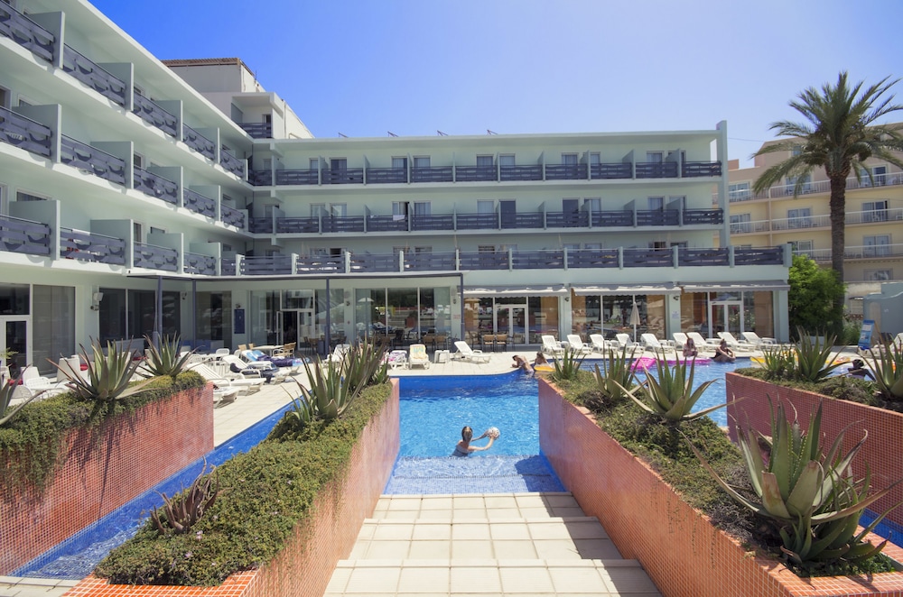 Azuline Hotel Pacific 41/42