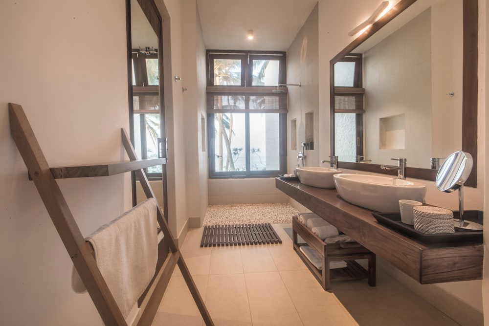 Room, King Bed, Ocean View, Kumu Beach 3/3