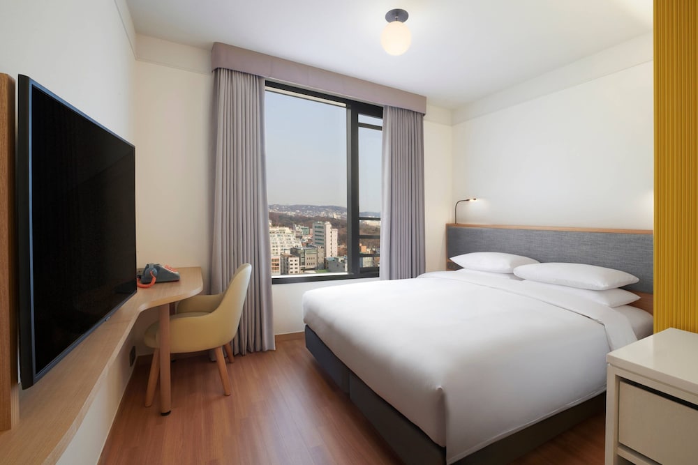 Room, Double Bed, City View