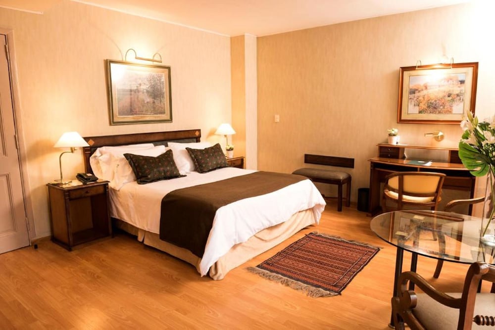 SENIOR, SUITE, DOUBLE BED