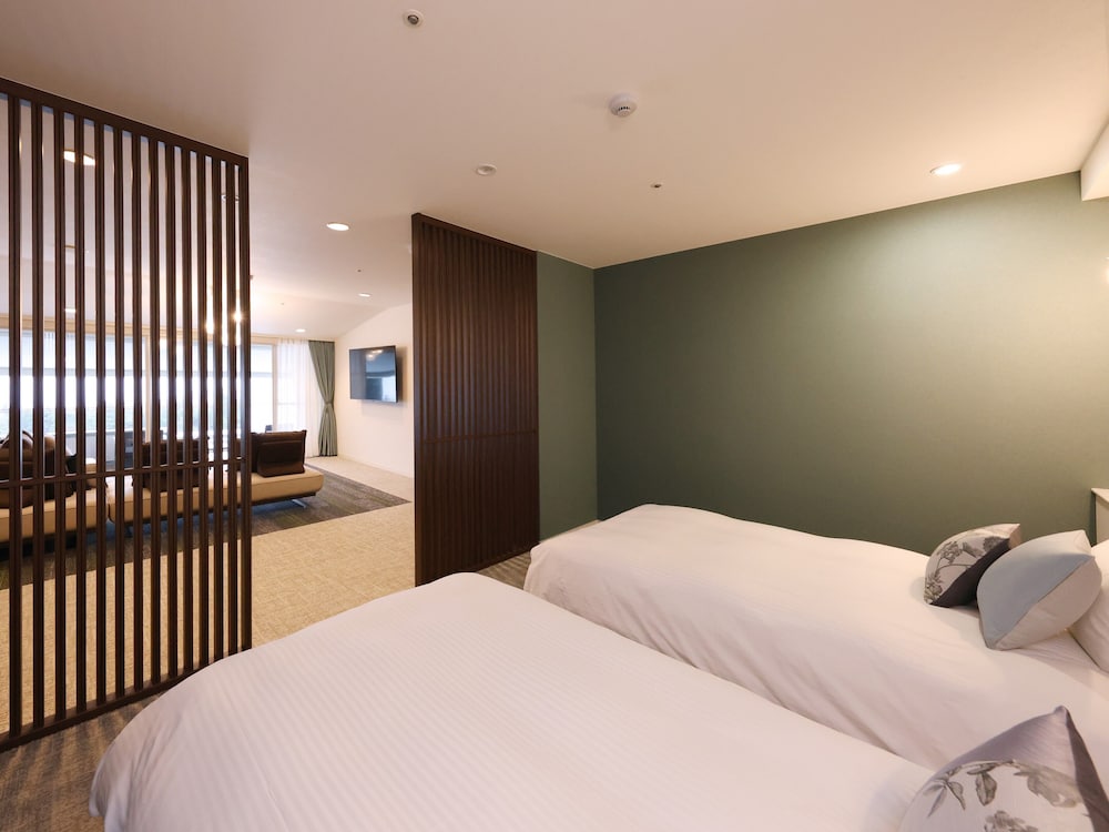 LUXURY, TWIN BEDS, LARGE, GRAND FLOOR