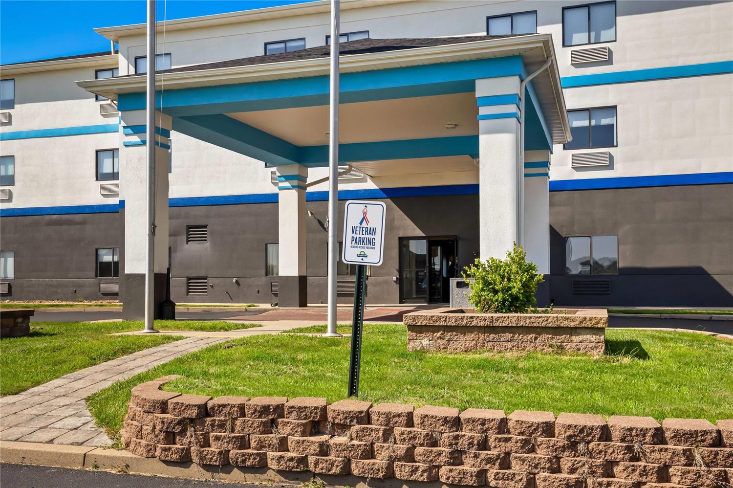 Days Inn by Wyndham Collinsville/St. Louis 11/11