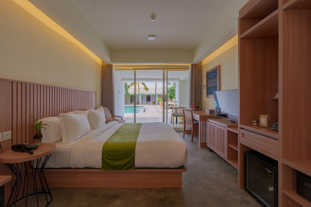 Ayom Suite 9/44