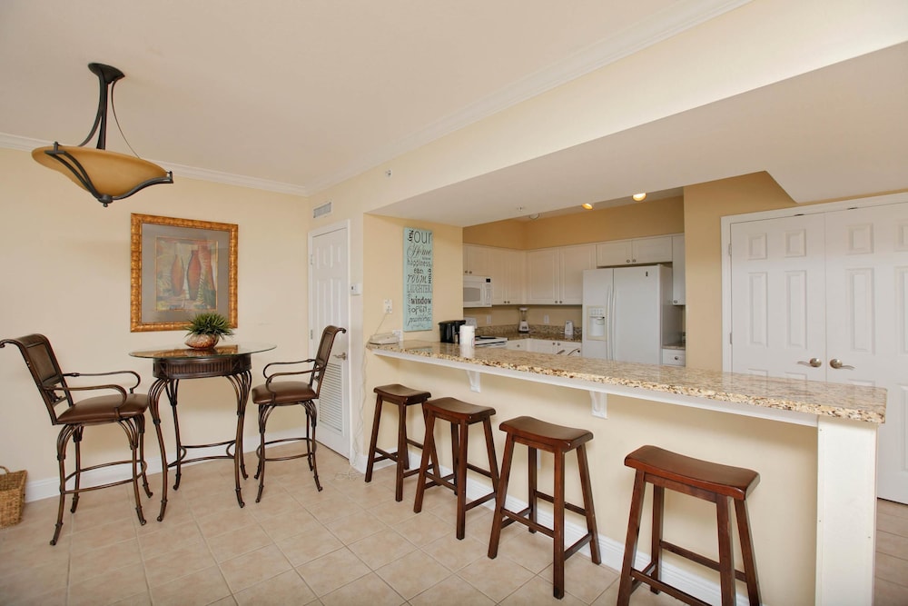 236 Emerald Beach Resort 76/80