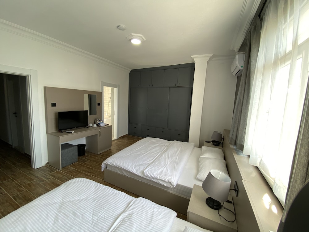 No 57 Suites 15/50