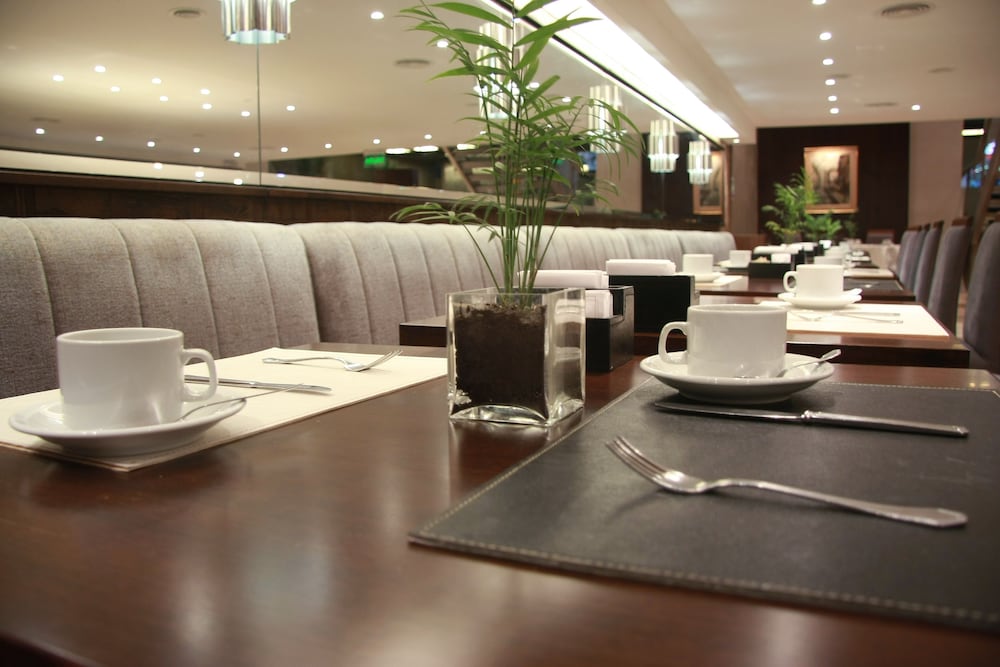 Grand King Hotel 40/55