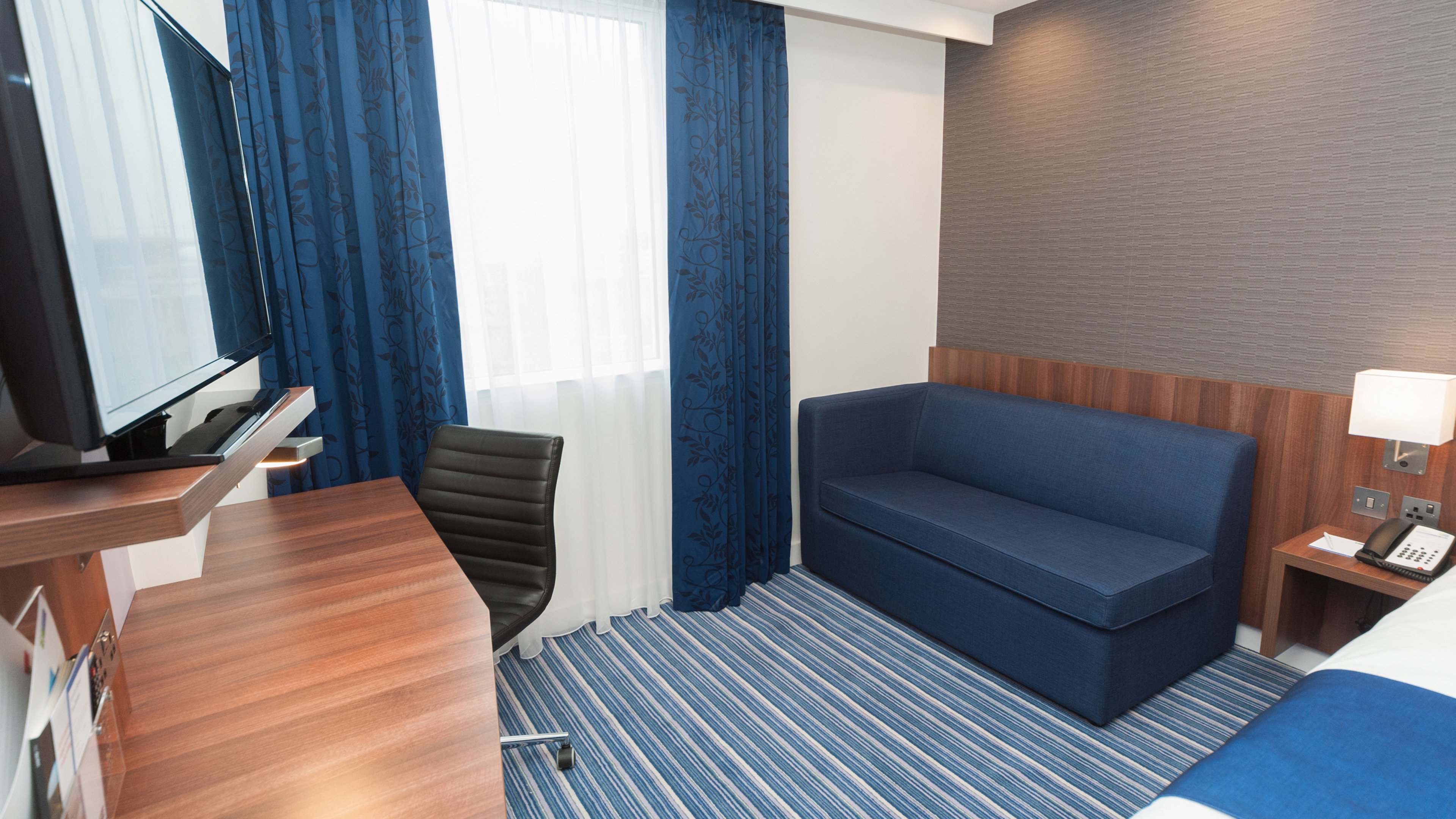 Holiday Inn Express Aberdeen Airport 47/72