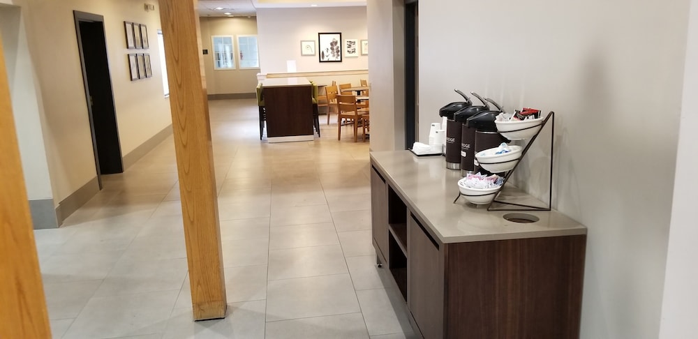 Portage Inn & Suites 23/26
