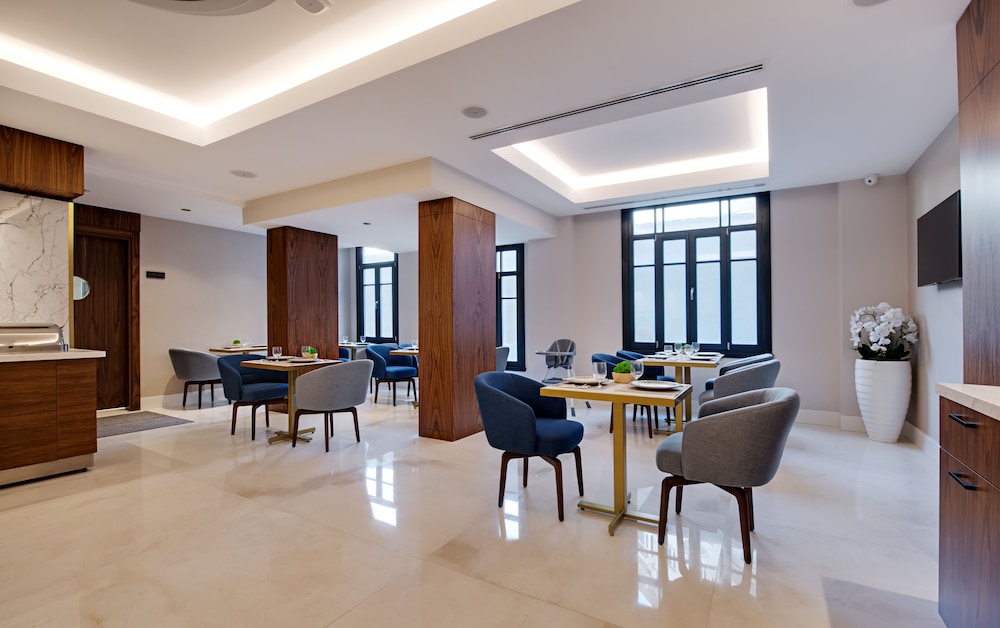 Gleam Collection Hotel 51/62