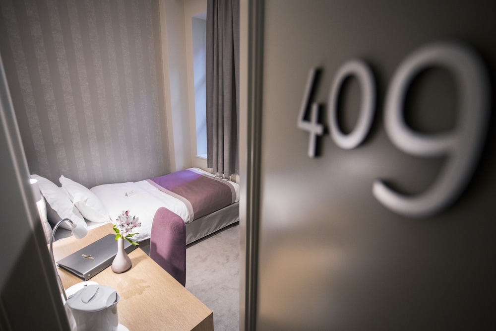 Jump INN Hotel 20/38
