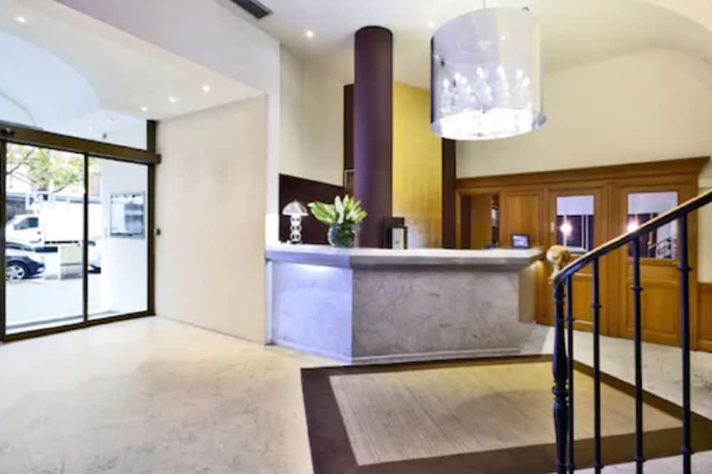 Paris Neuilly Hotel 10/64