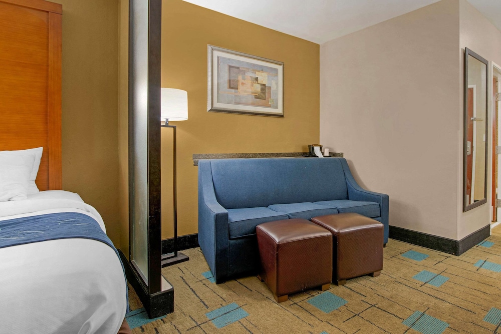 Comfort Suites Near McAs Beaufort 12/28