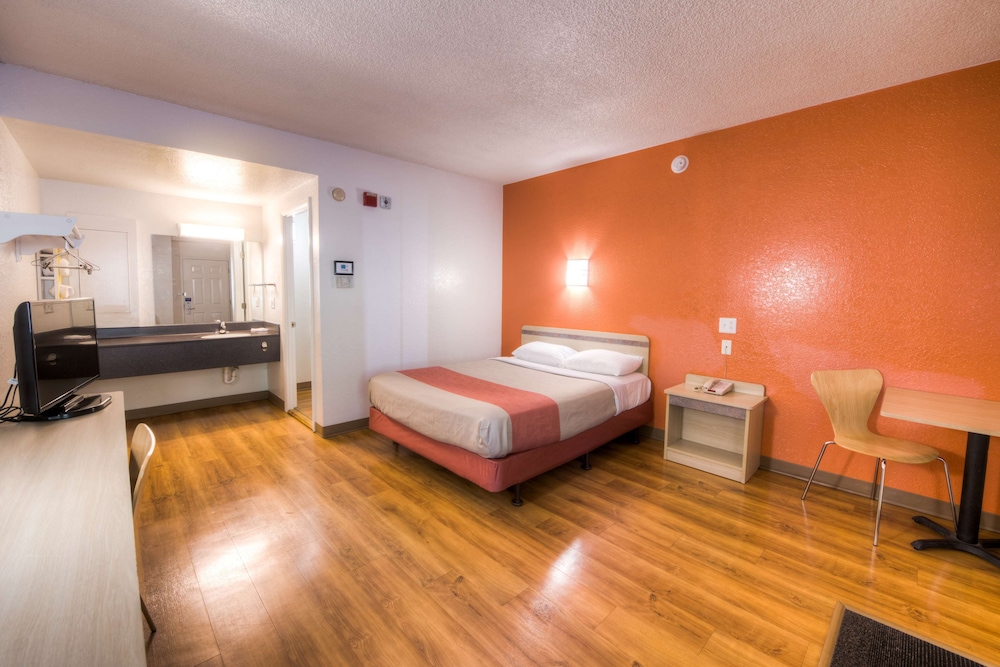 Motel6 Niantic, CT - New London 22/46