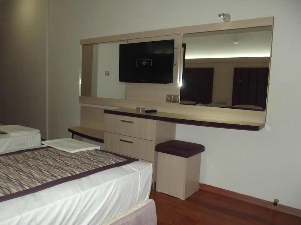 Hotel Bronze 11/45
