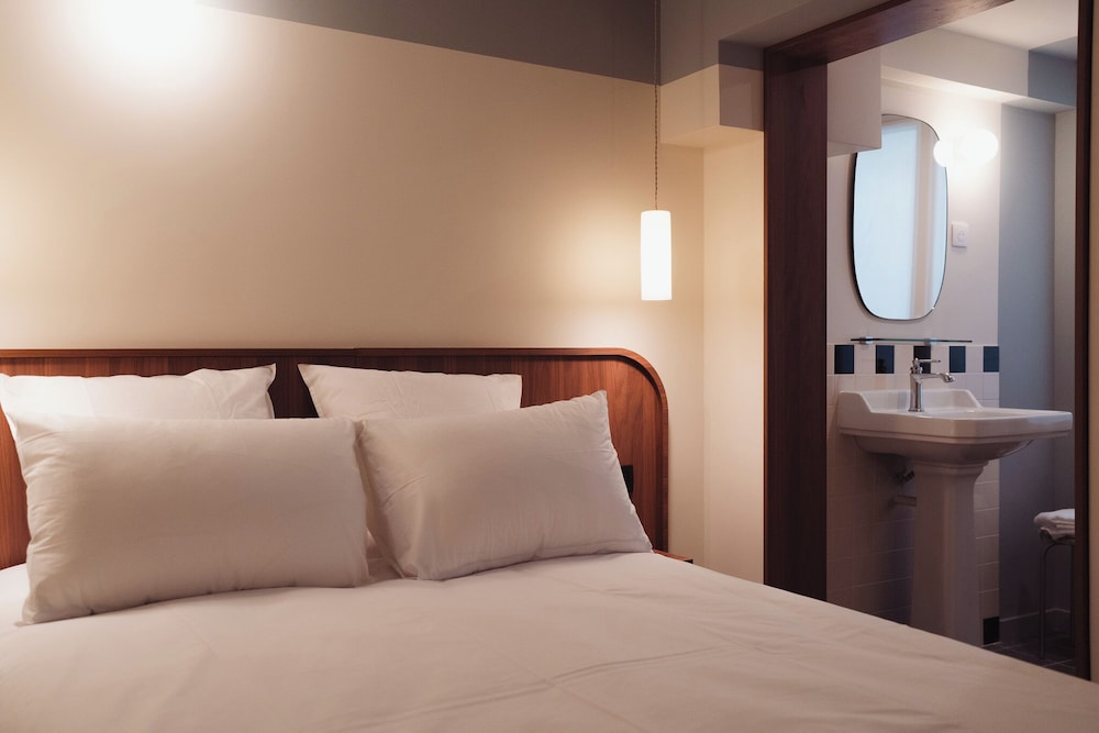 HOTEL CAMELIA INTERNATIONAL 25/50