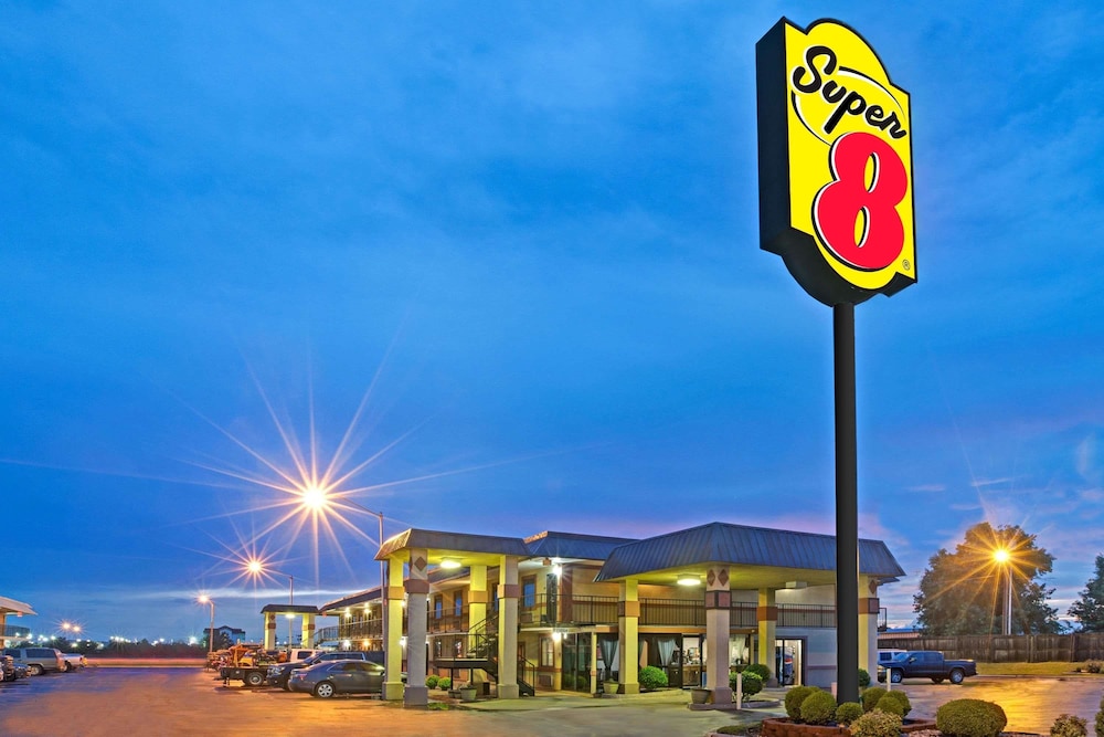 Super 8 By Wyndham Shawnee 32/48