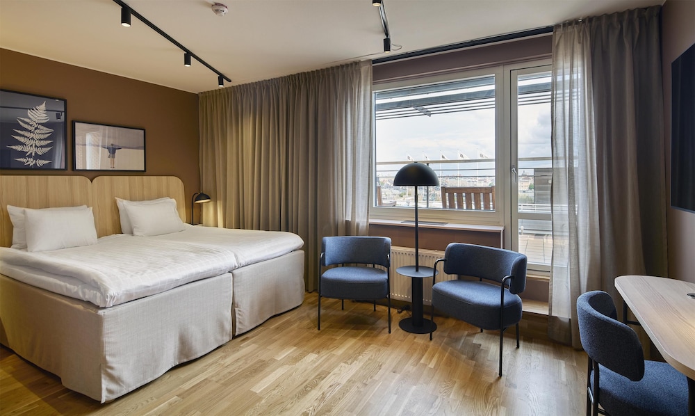 SUPERIOR, KING BED