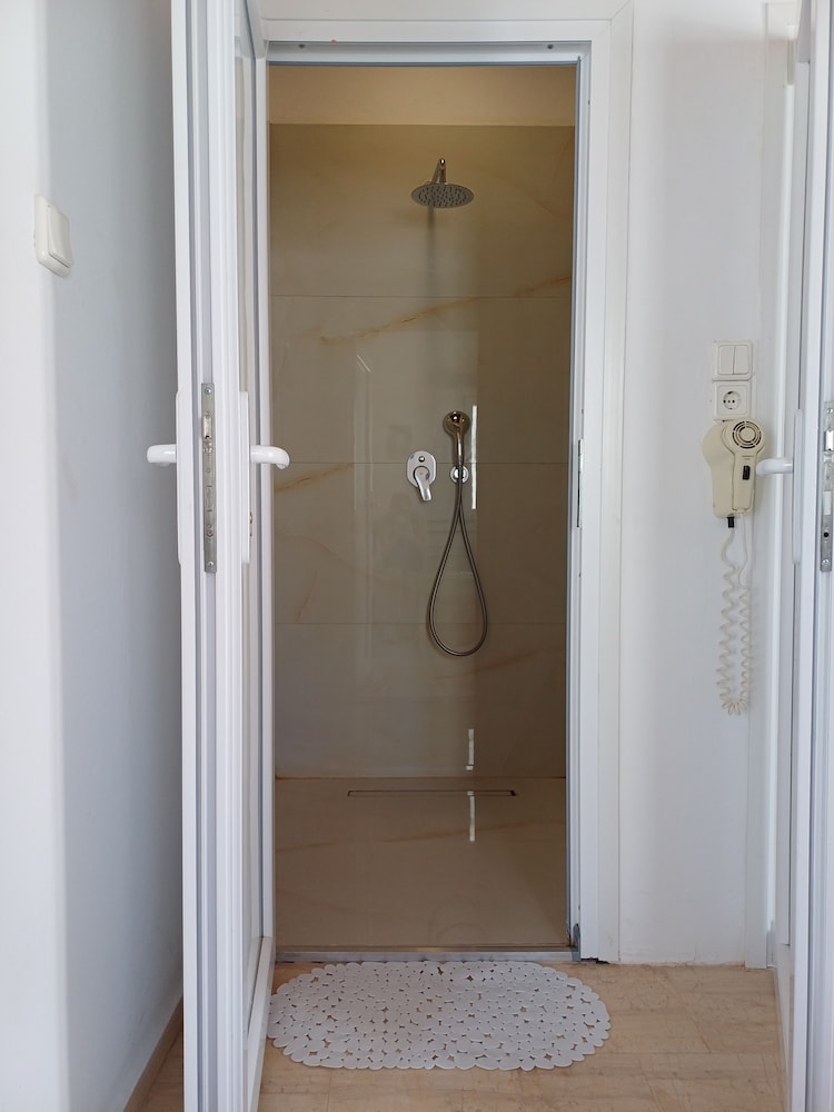 Manos Rooms 21/50