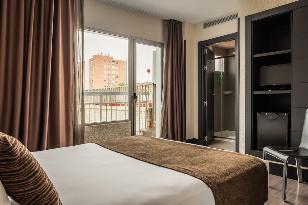 ROOM, SINGLE