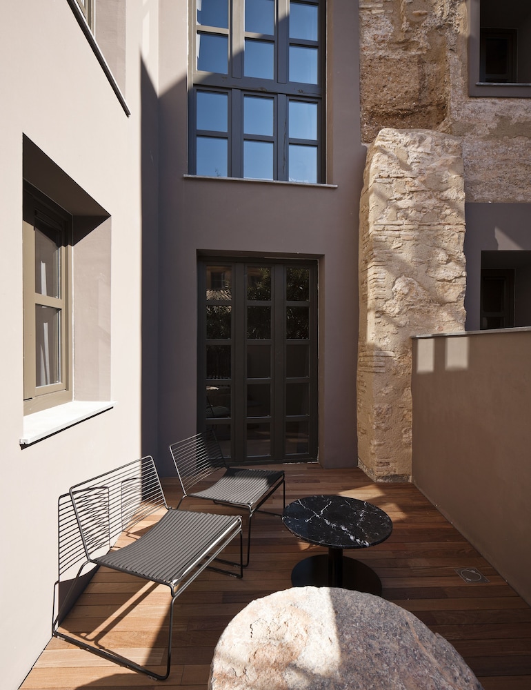 CARO HOTEL 56/71