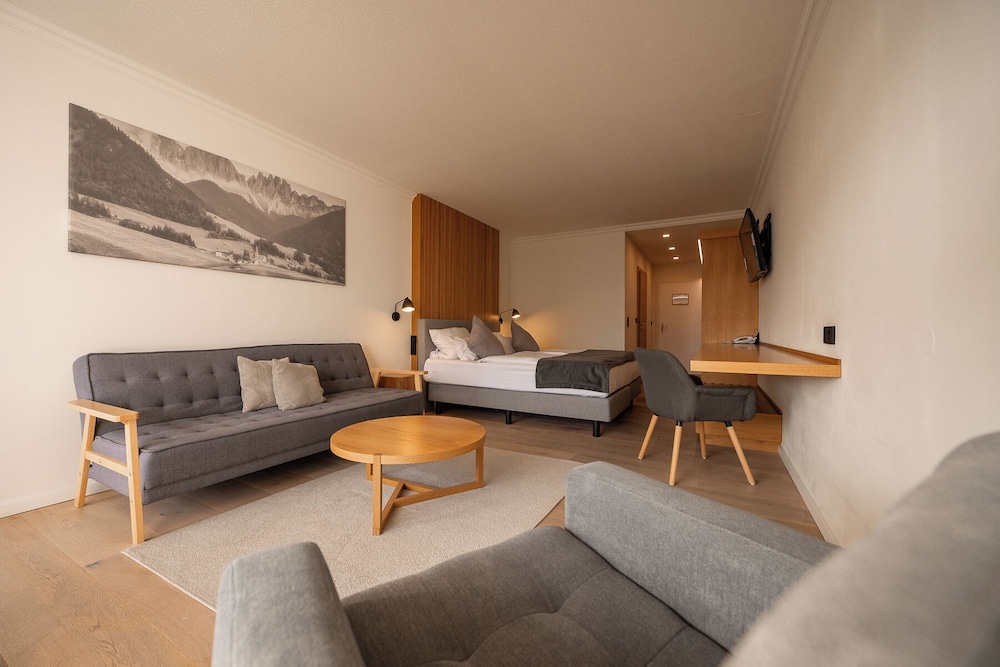 PARKHOTEL RESIDENCE 49/69