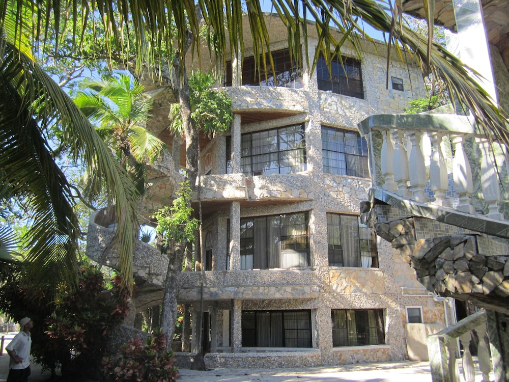 Coconut Tree West Bay 3/70
