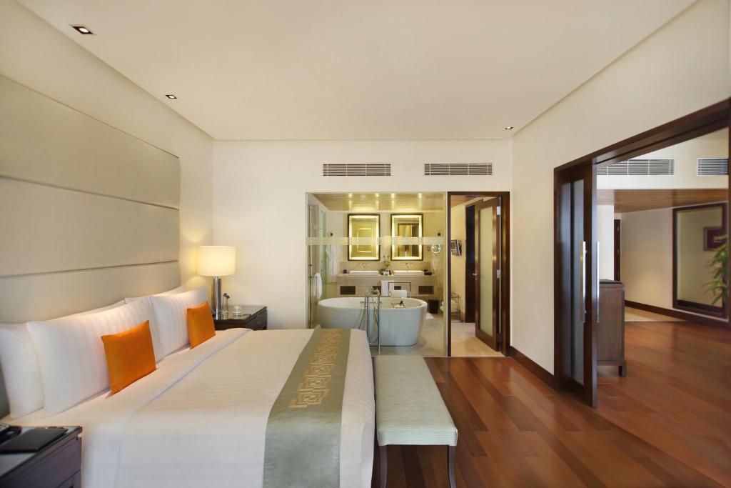 Premier, Suite, Bay View