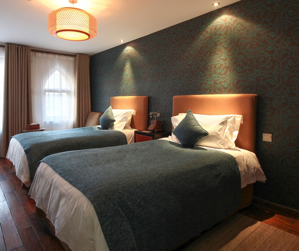 The Jingshan Garden Hotel 24/66