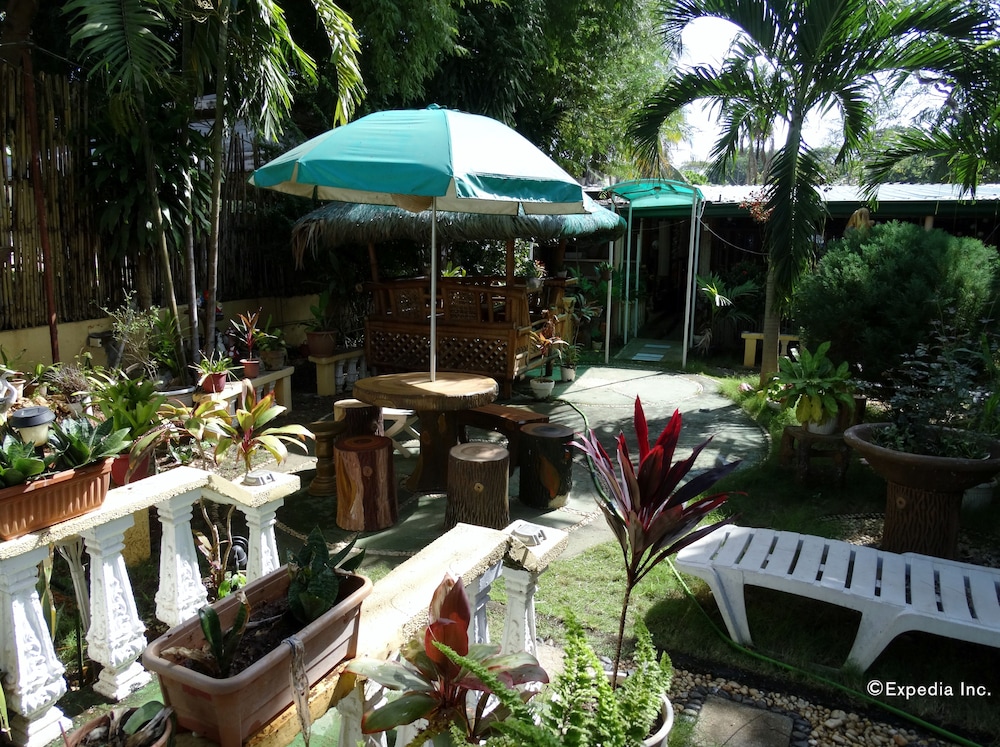 D Lucky Garden Inn 4/48