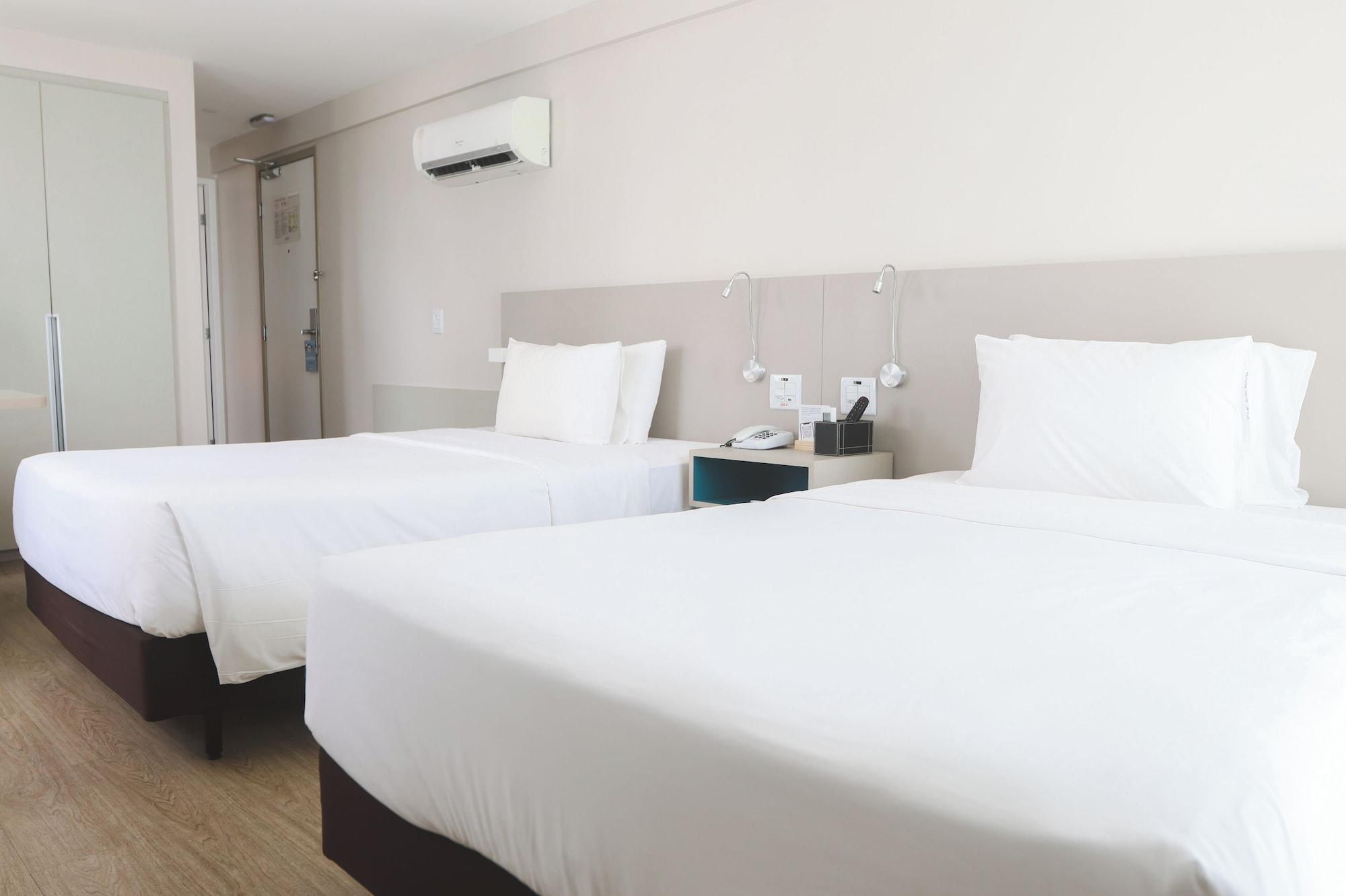Luxury, Suite, Triple, Queen Bed