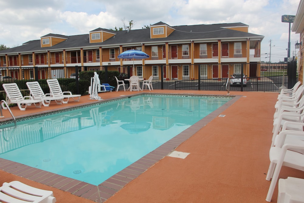Quality Inn Albertville US 431 1/36