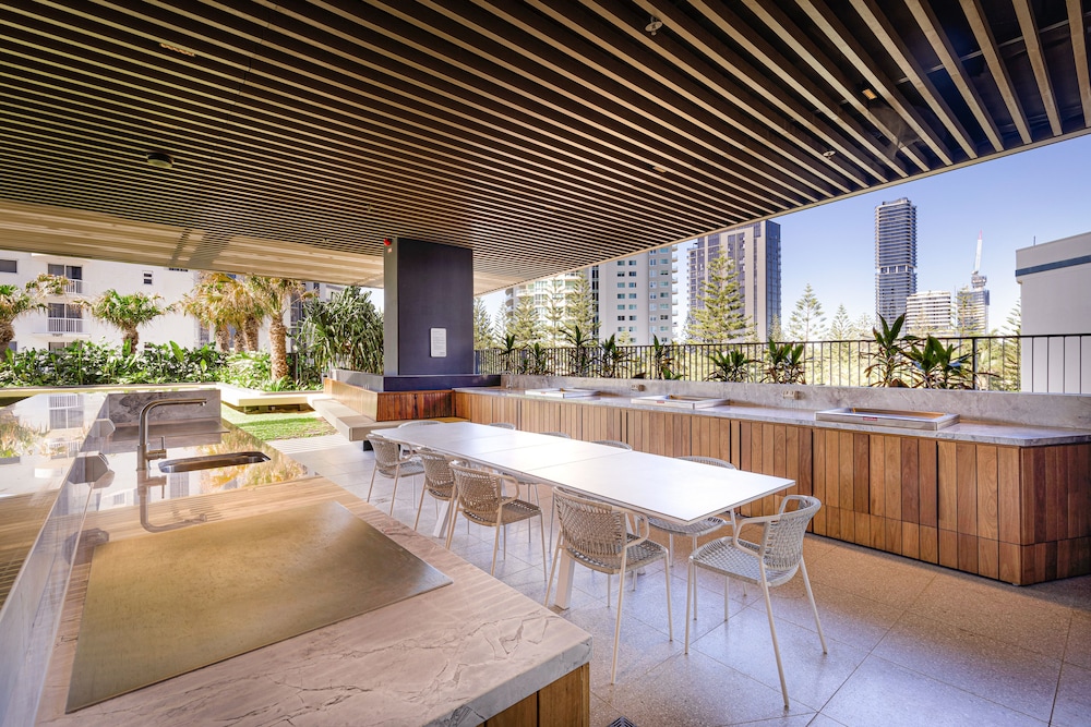 ULTIQA Signature at Broadbeach 24/50