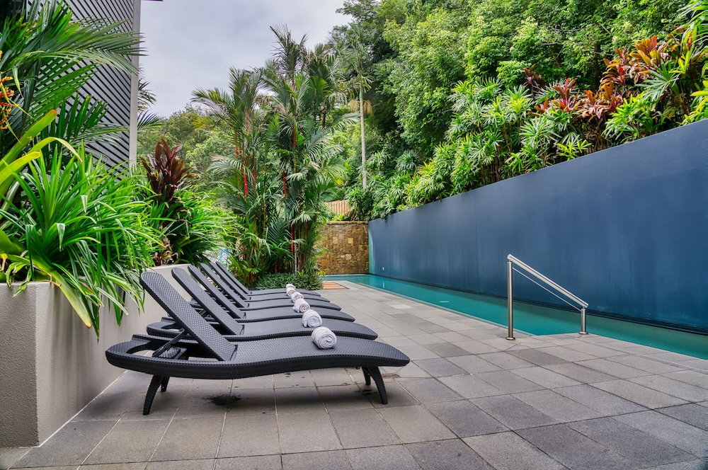Coconut Grove Port Douglas 43/50