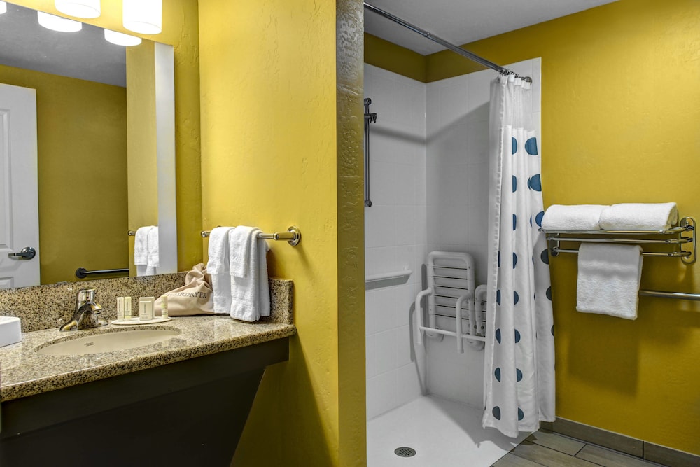 TOWNEPLACE SUITES BAKERSFIELD WEST 16/42