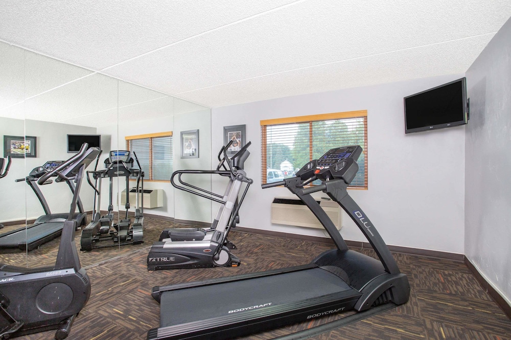 AmericInn by Wyndham Green Bay West 24/42