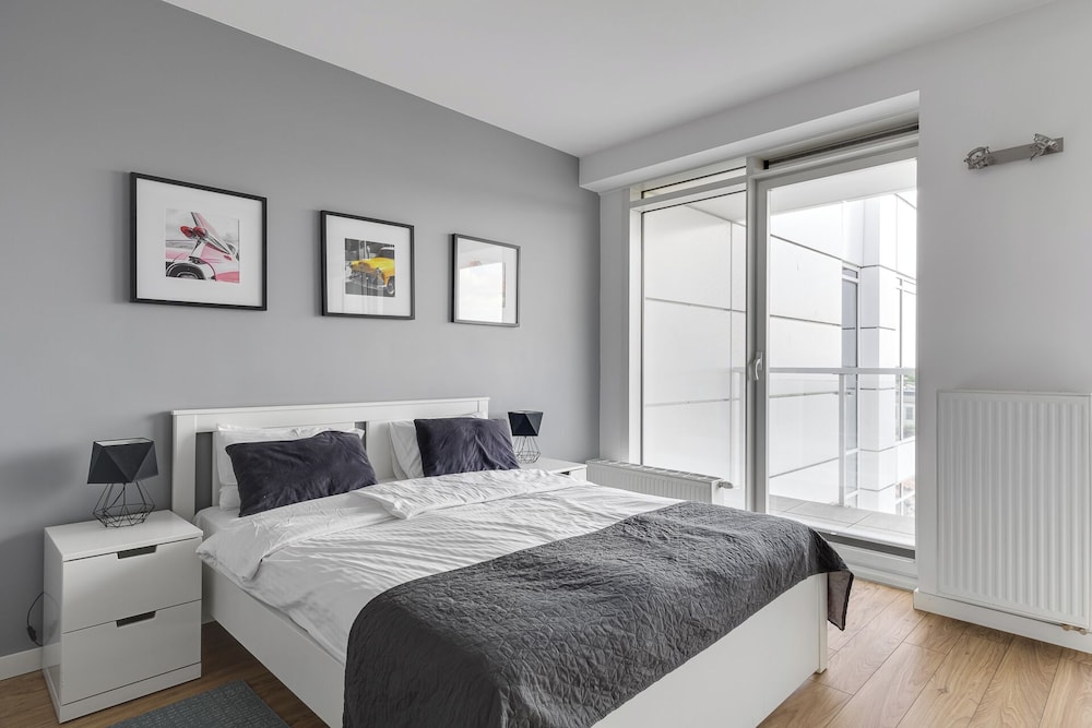 COMFORT, STUDIO, SUITE, QUEEN BED, KITCHENETTE