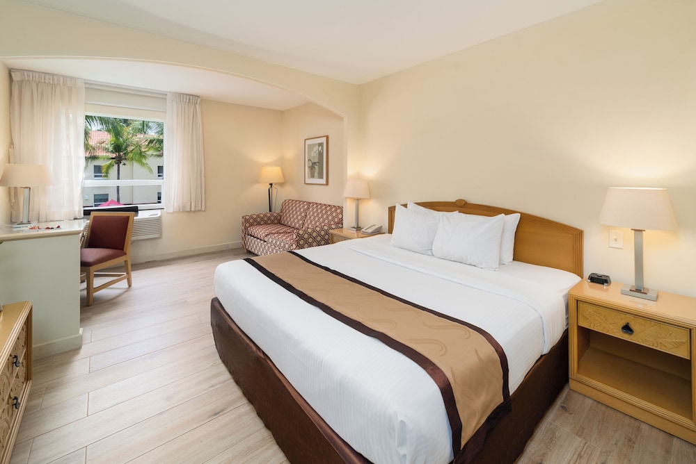 ROOM, KING BED, ACCESSIBLE