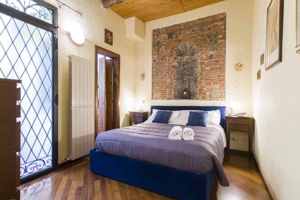 Florence Ariento Romantic Apartment 7/32